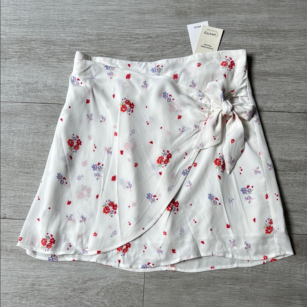 Nwt Mango Floral Wrap Skirt - White With Red And Purple Flowers Size Medium